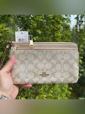 COACH Double Zip Wallet In Signature Canvas CW968 NWT